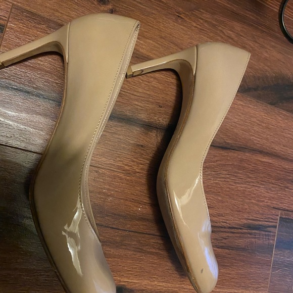 Stuart Weitzman pumps- size 7 - Picture 2 of 6